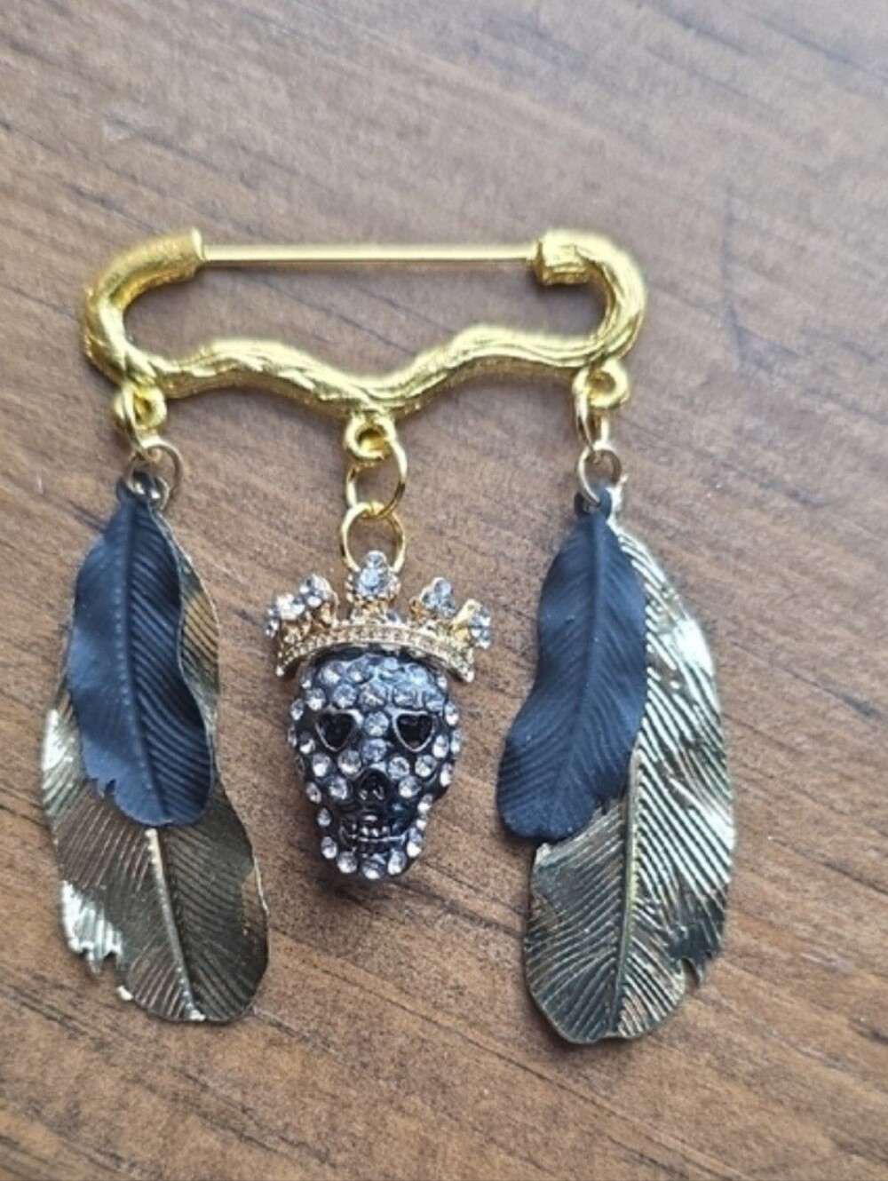 Artisian Gold and Black Skull Brooch - Picture 8 of 8